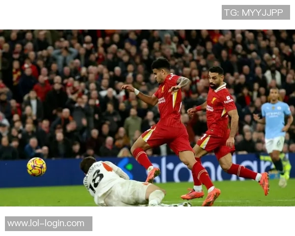 友谊赛精彩回顾：那不勒斯小胜利物浦红牌事件引发全场热议