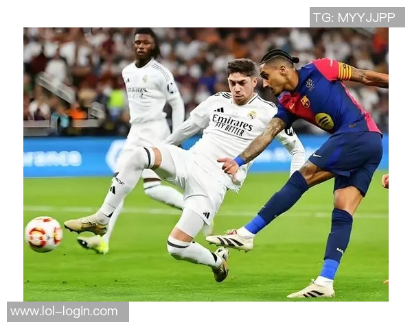 西甲激战那不勒斯与里昂战成平局绝杀瞬间引发争议判罚全场沸腾